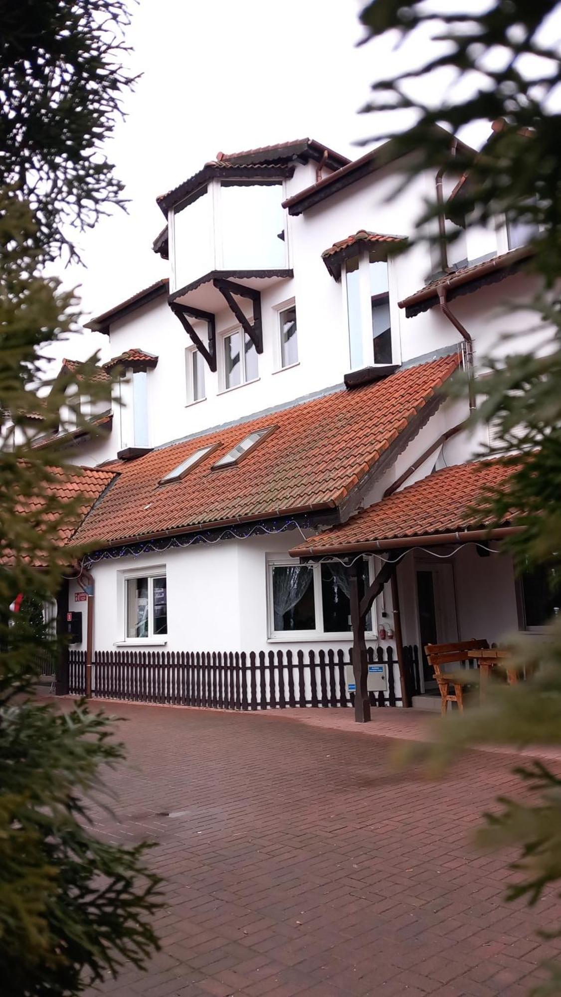 Hotel Dworek 弗罗茨瓦夫 外观 照片