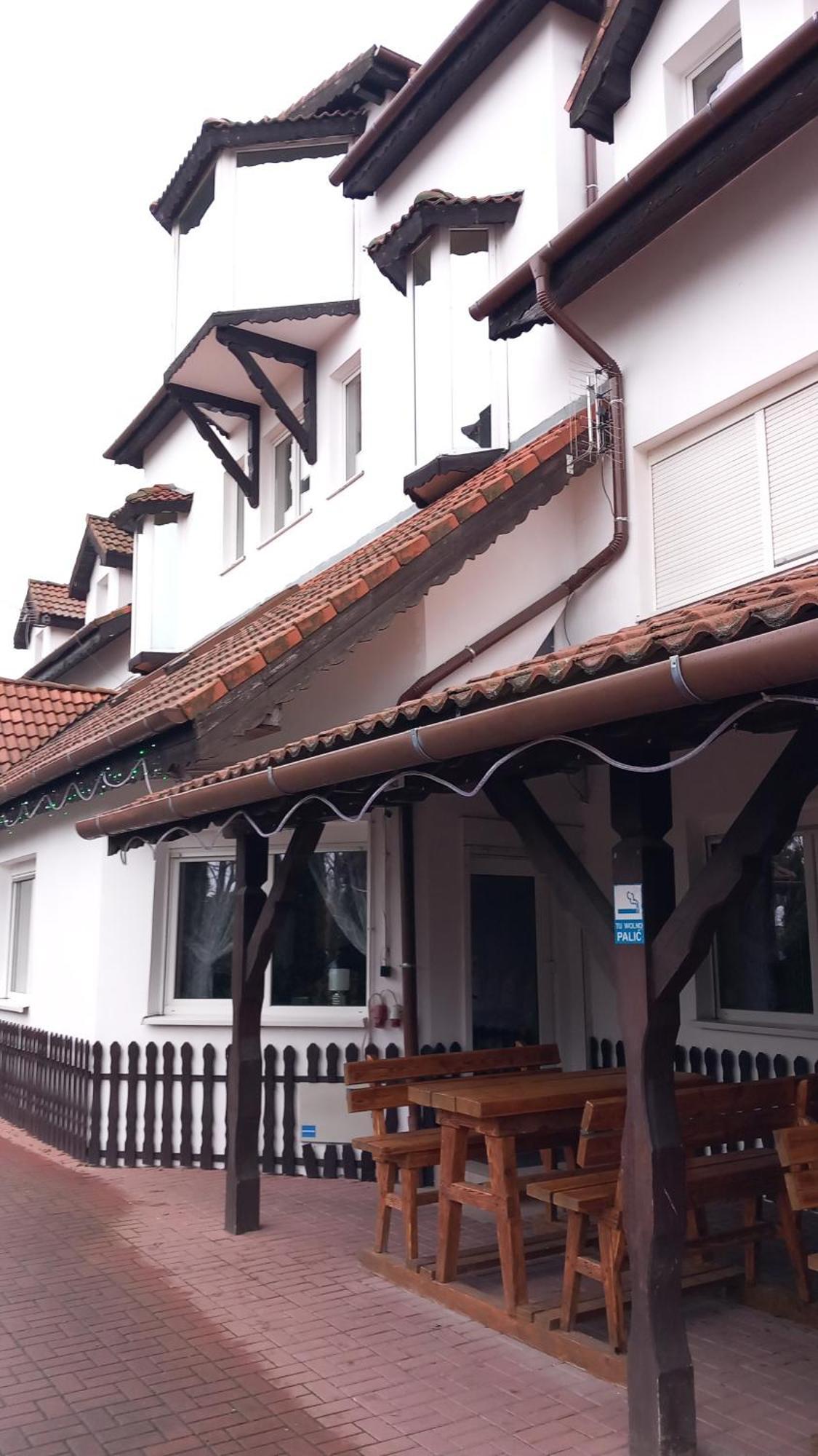 Hotel Dworek 弗罗茨瓦夫 外观 照片